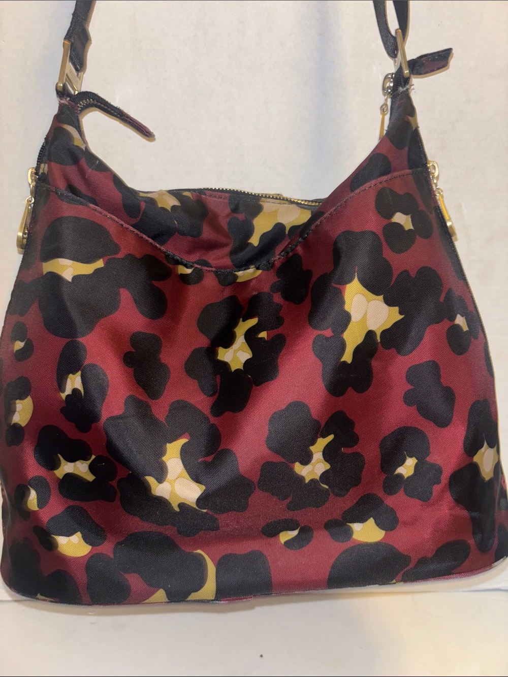 BAGGALLINI BRAND NYLON BAG MAROON BLACK TAN CAMOUFLAGE PATTERN GOLD HARDWARE - Picture 6 of 15